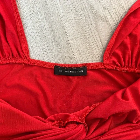 Red Ruched Sleeveless Tank Top - Picture 5 of 6